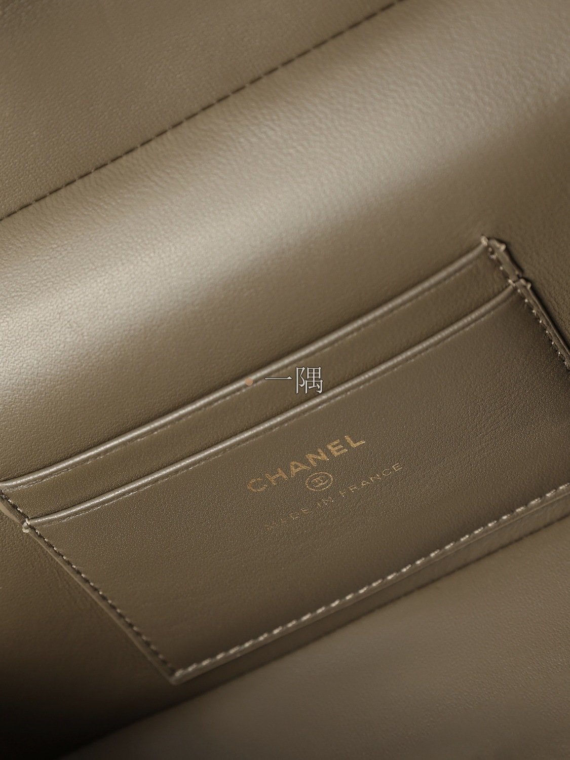 香奈兒CHANEL 鏈條 顆粒小牛皮, 小號 棕色|AP5438:圖片 9
