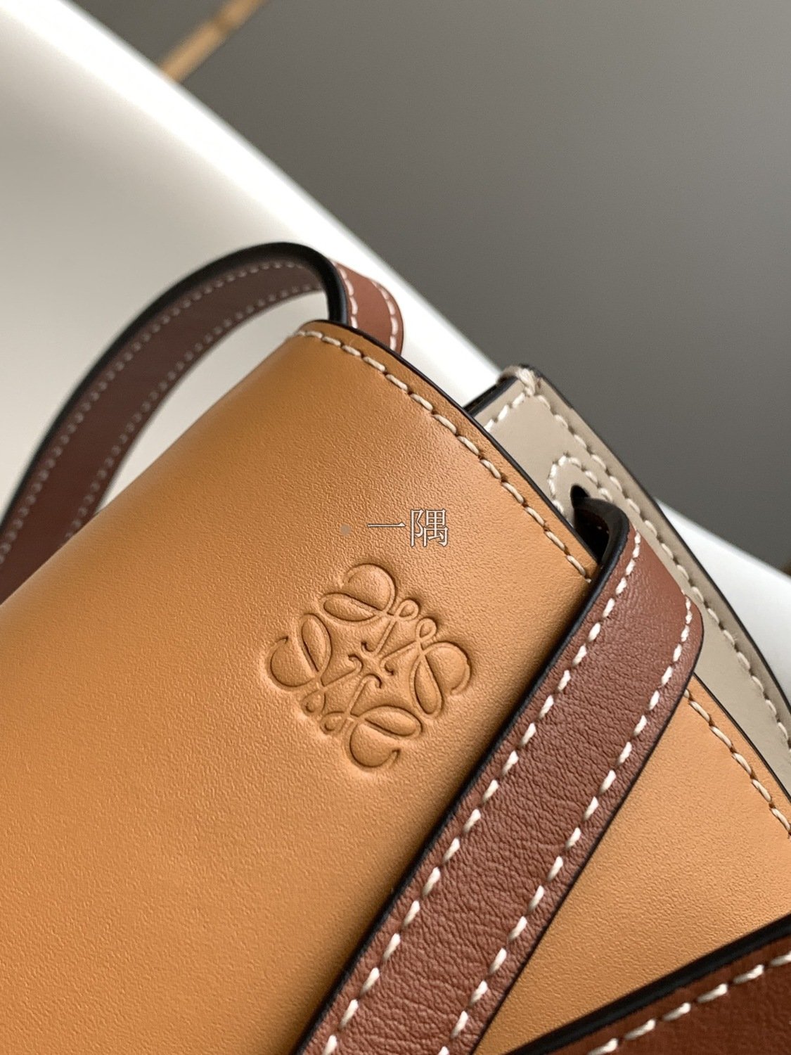 羅意威 LOEWE 精品包包