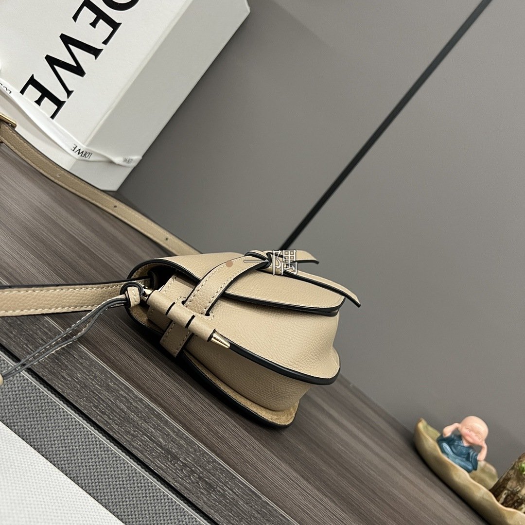 羅意威 LOEWE 精品包包