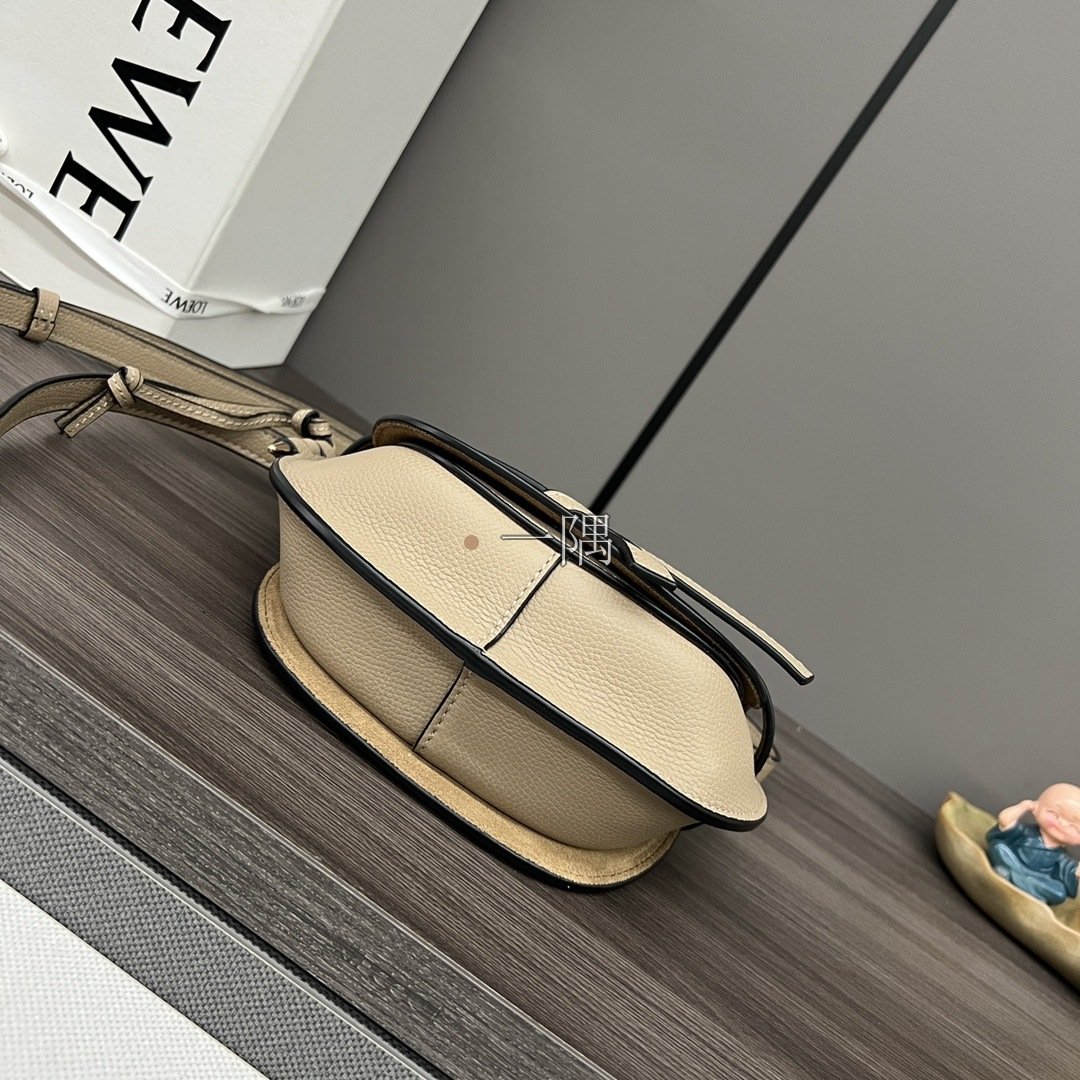 羅意威 LOEWE 精品包包