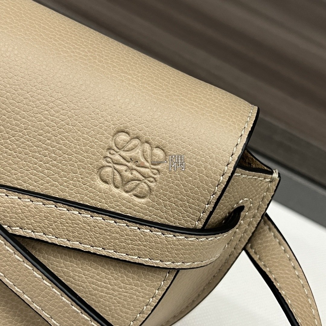 羅意威 LOEWE 精品包包