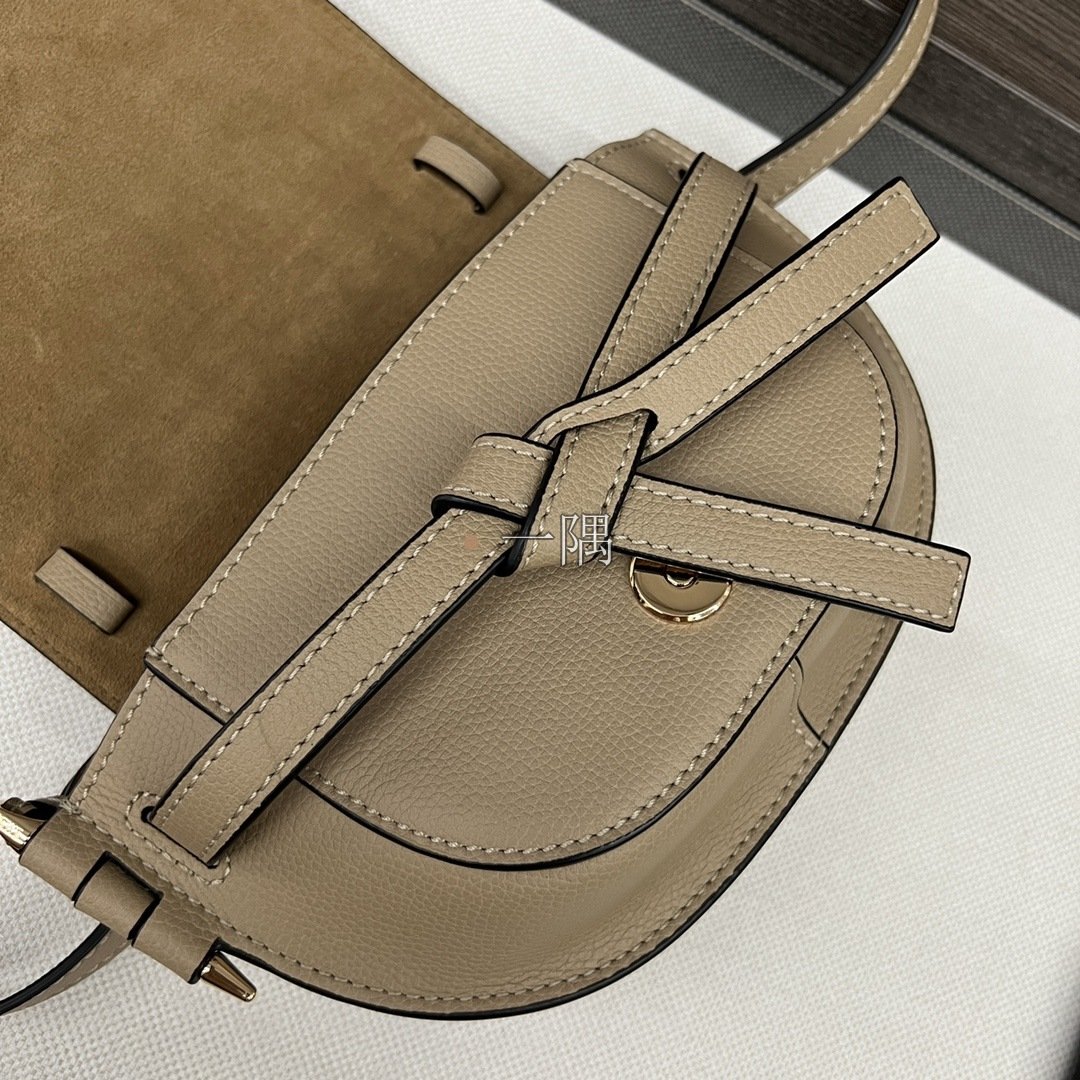 羅意威 LOEWE 精品包包
