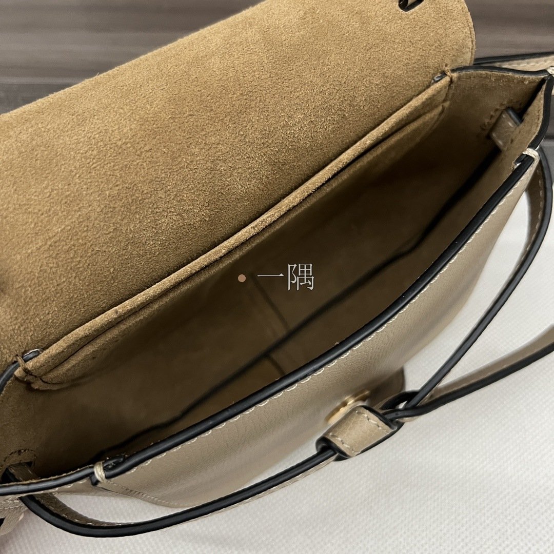 羅意威 LOEWE 精品包包