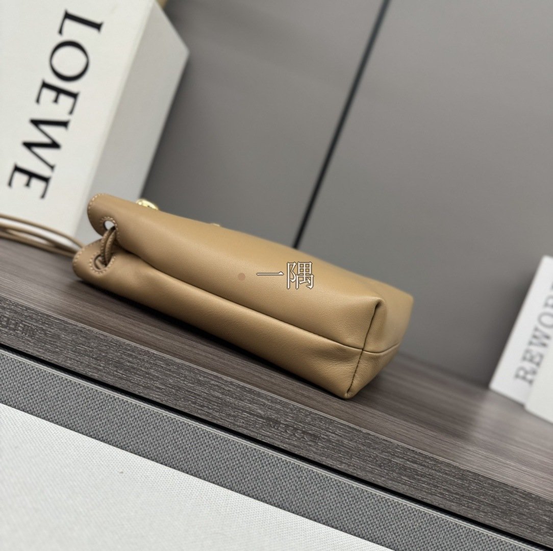 羅意威 LOEWE 精品包包