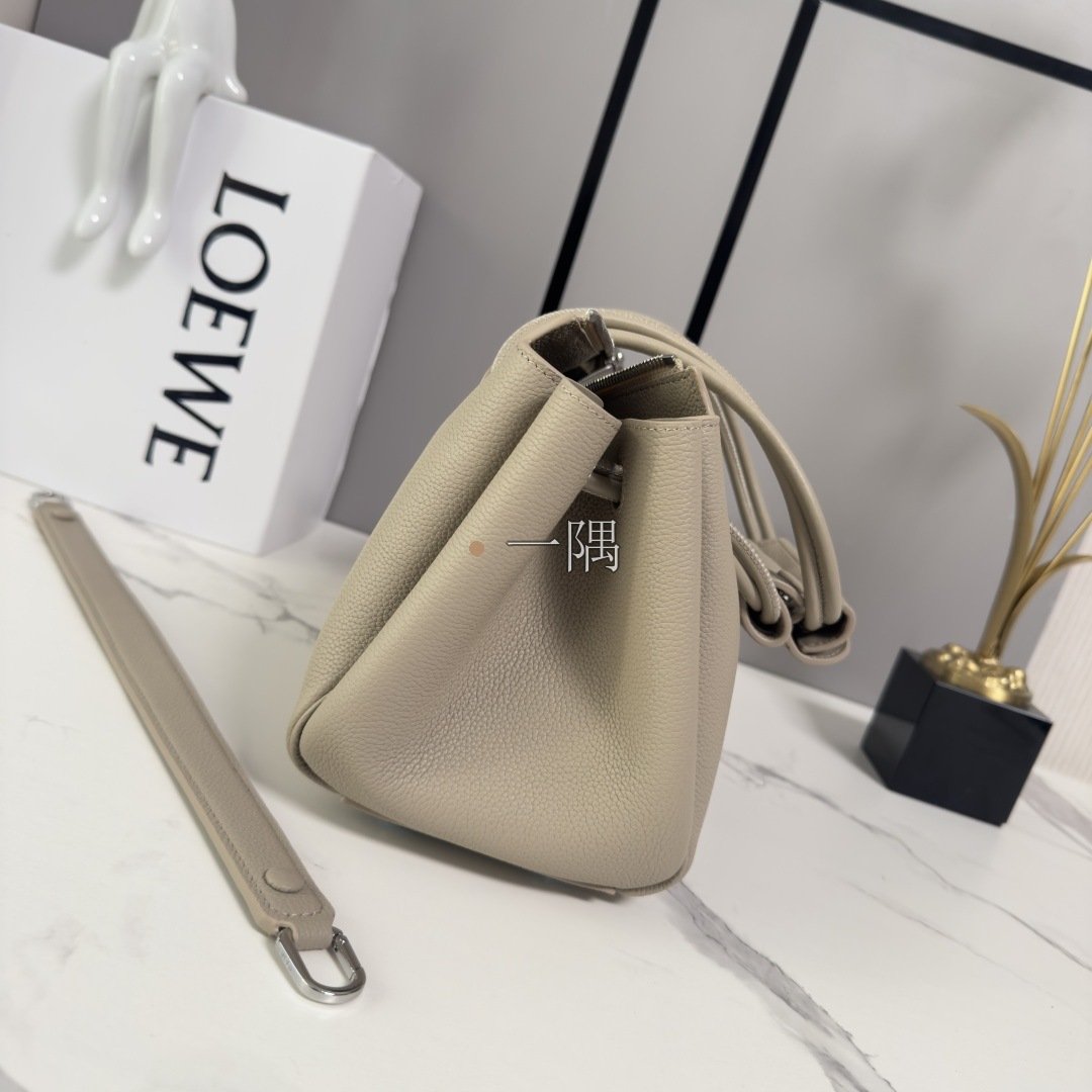 羅意威 LOEWE 精品包包