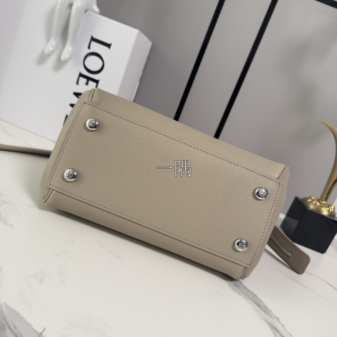羅意威 LOEWE 精品包包