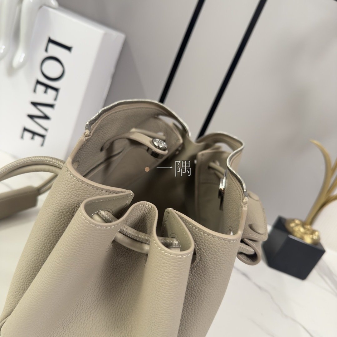 羅意威 LOEWE 精品包包