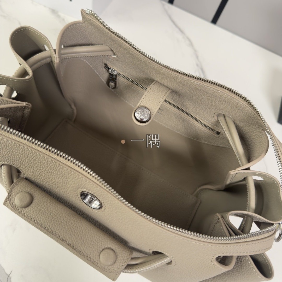 羅意威 LOEWE 精品包包