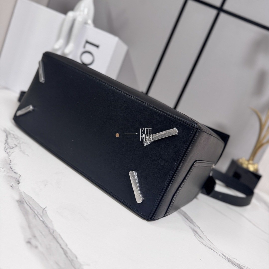 羅意威 LOEWE 精品包包