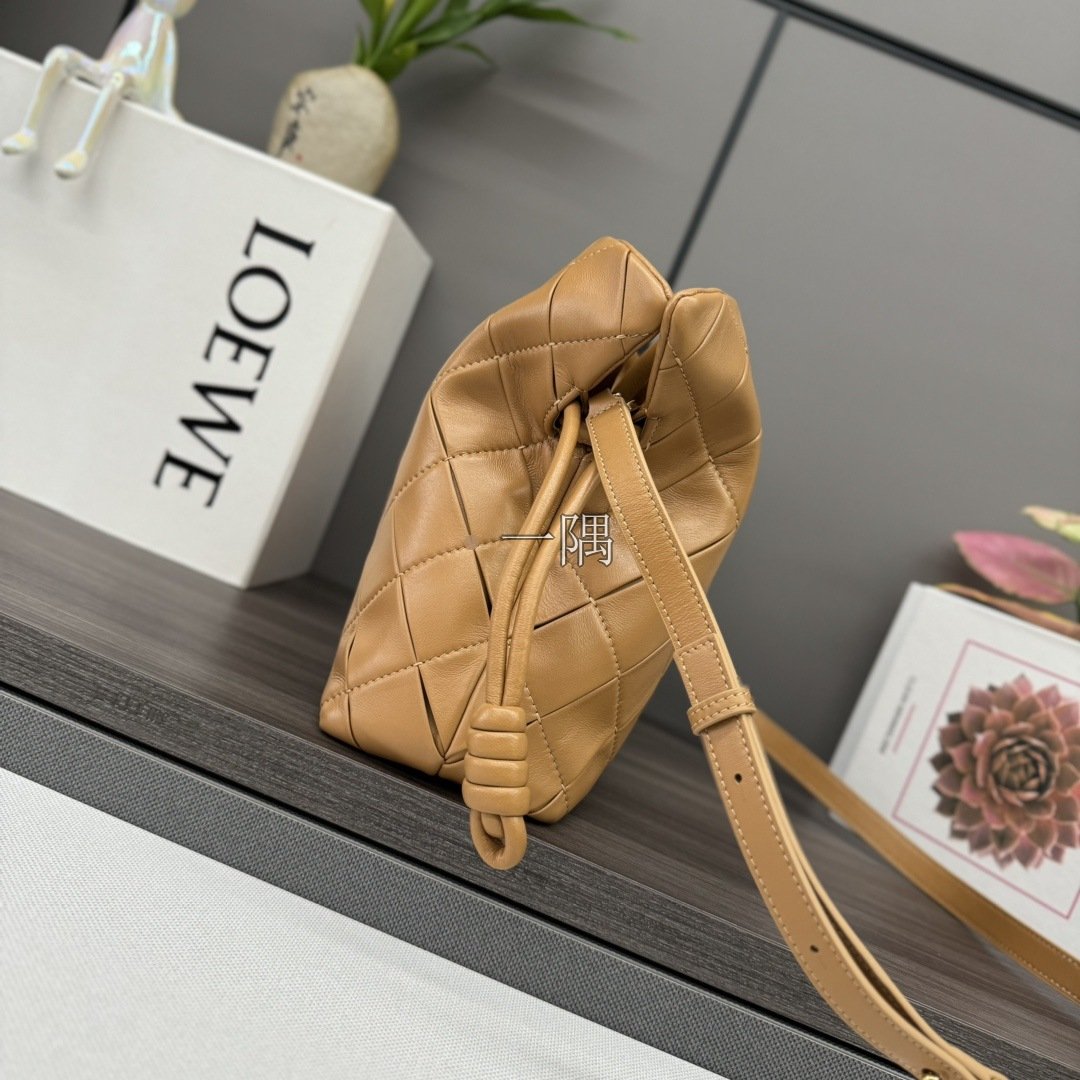 羅意威 LOEWE 精品包包
