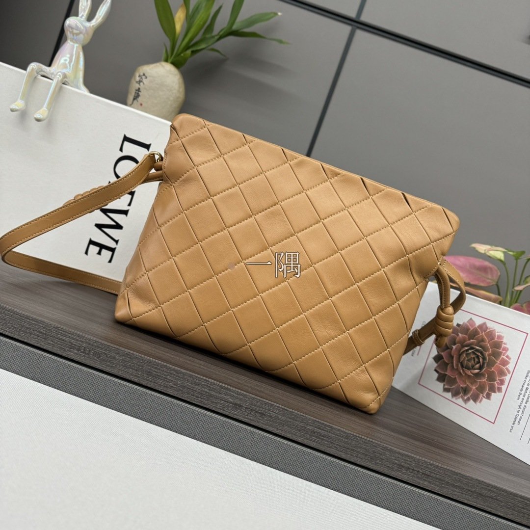 羅意威 LOEWE 精品包包