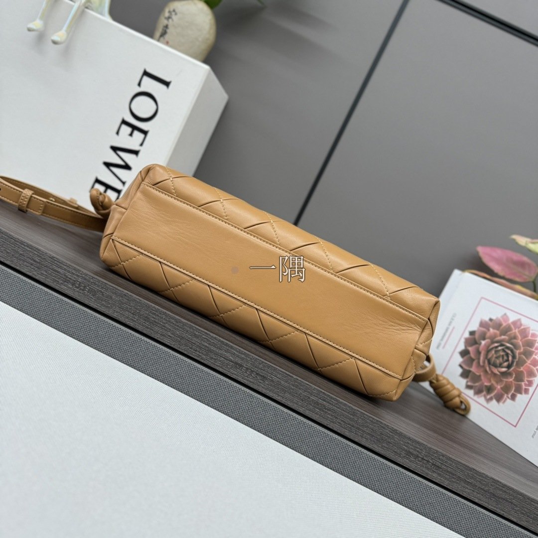 羅意威 LOEWE 精品包包