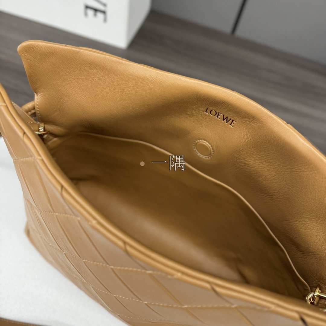 羅意威 LOEWE 精品包包