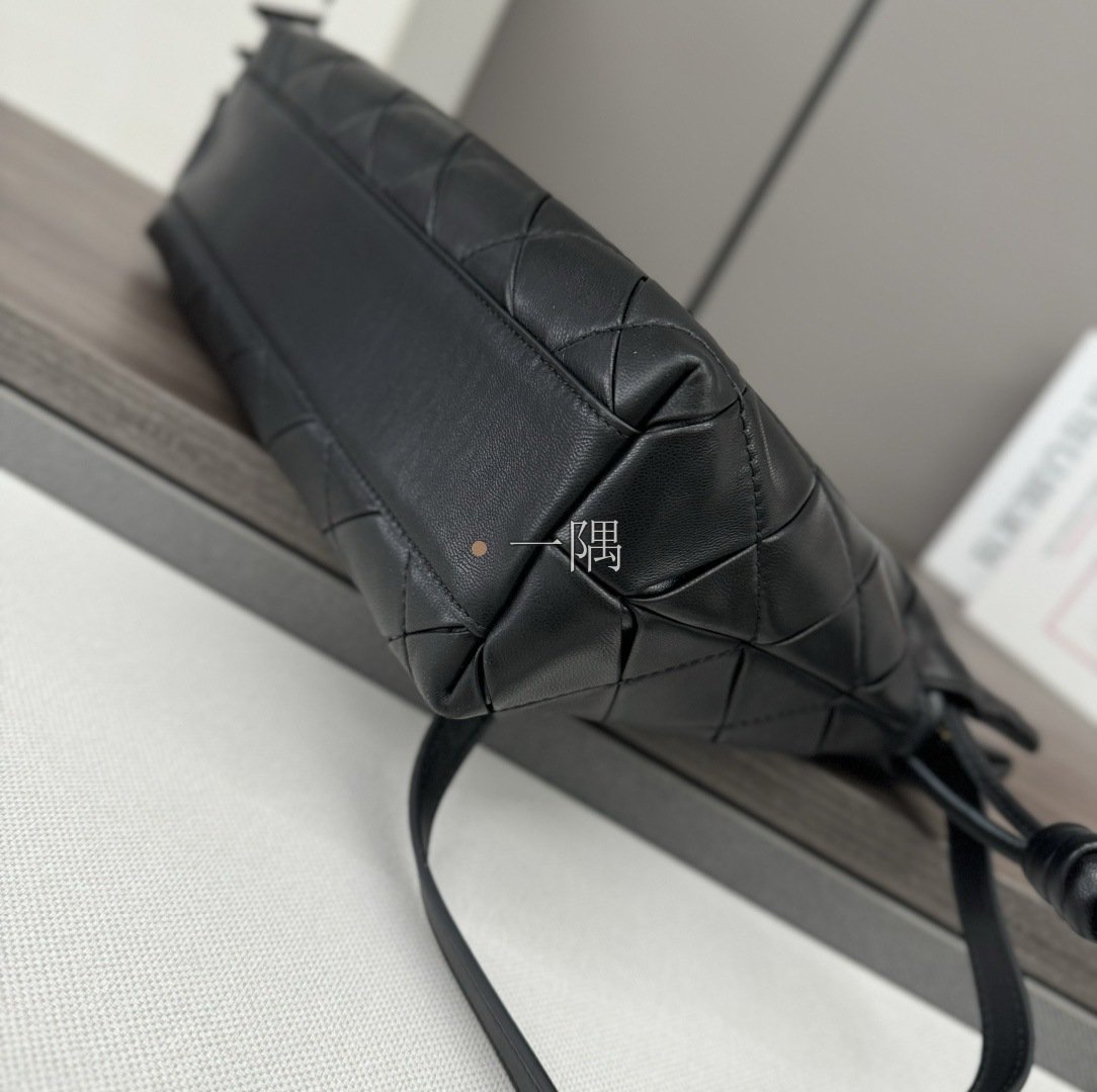 羅意威 LOEWE 精品包包