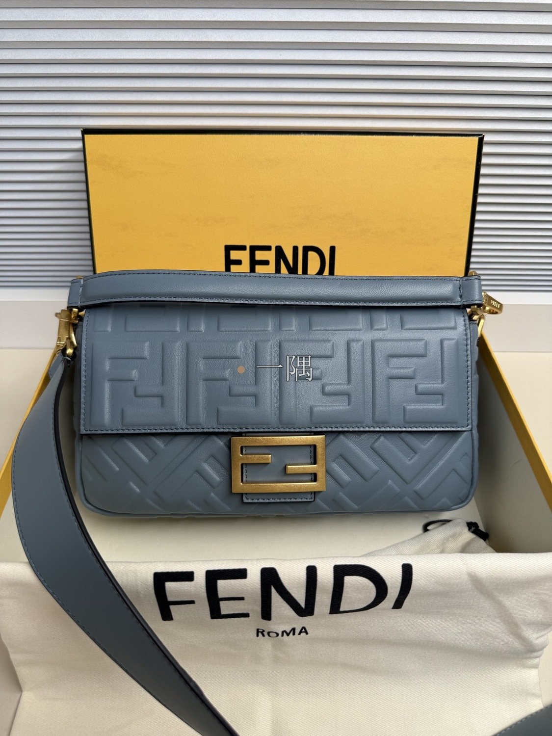 FENDI Baguette 小號 灰藍色