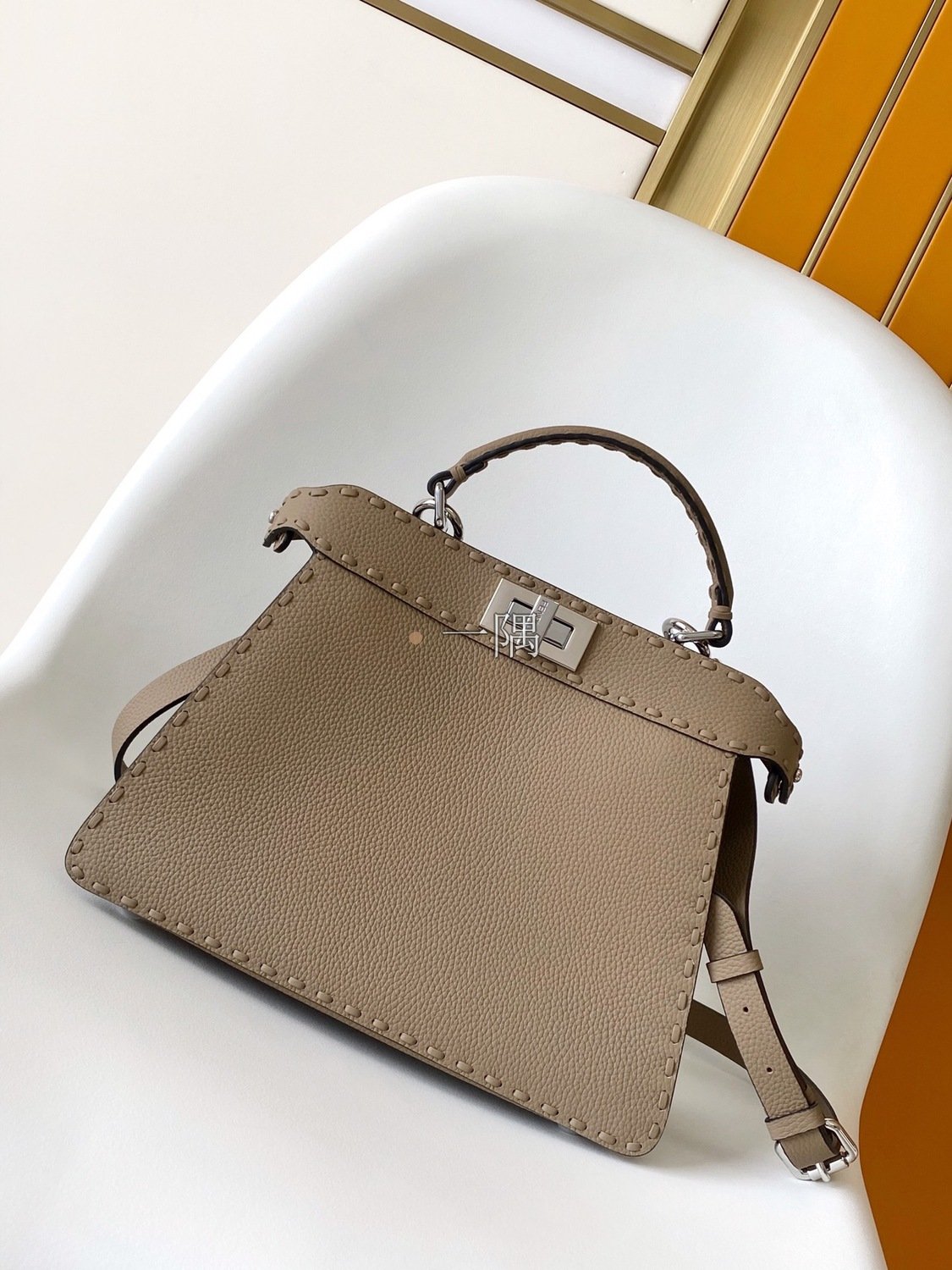 芬迪FENDI Peekaboo ISeeU, 小號 棕色|8BN327
