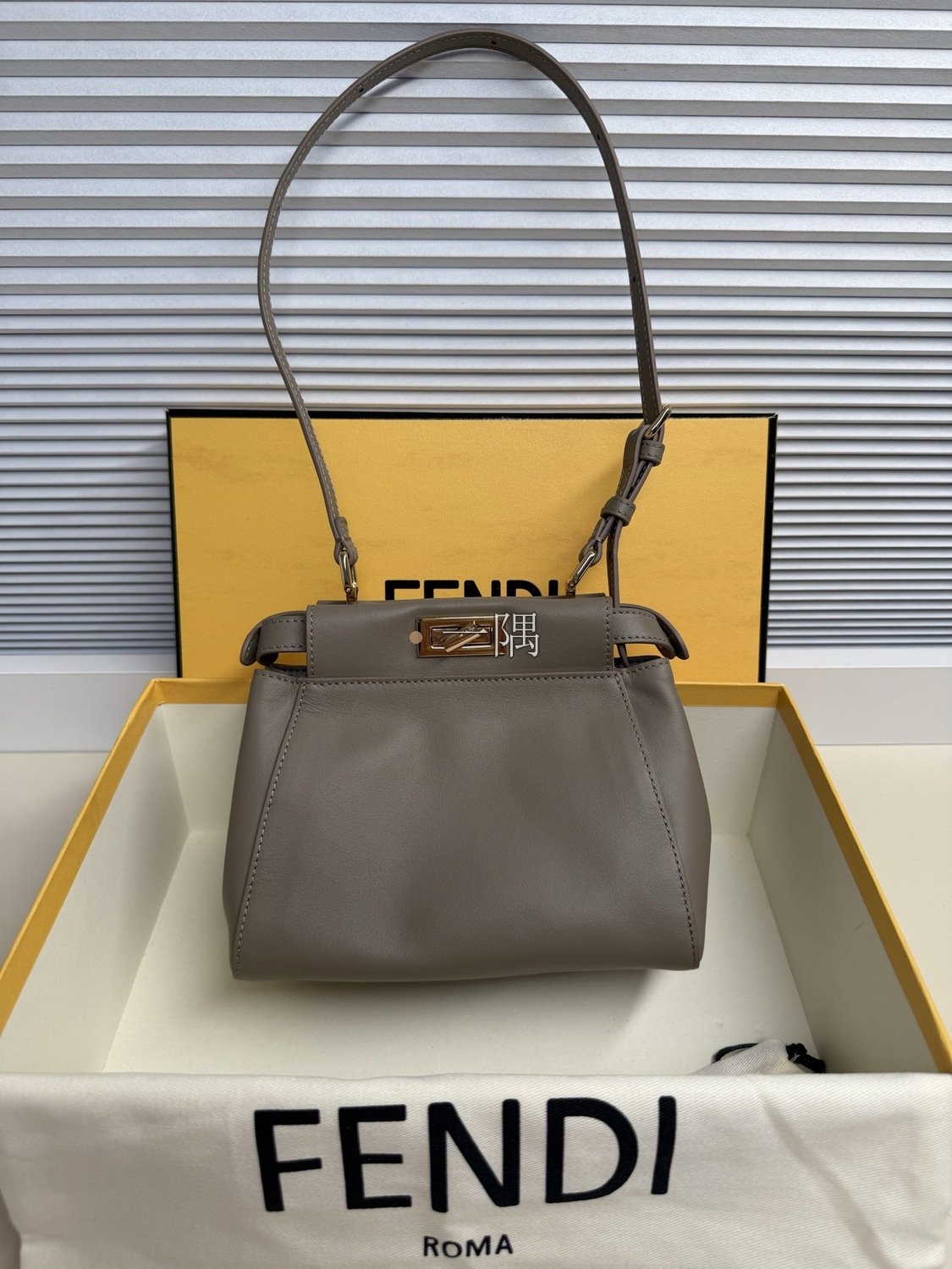 芬迪FENDI My Peekaboo, XS 迷你 銀灰色|8BN372