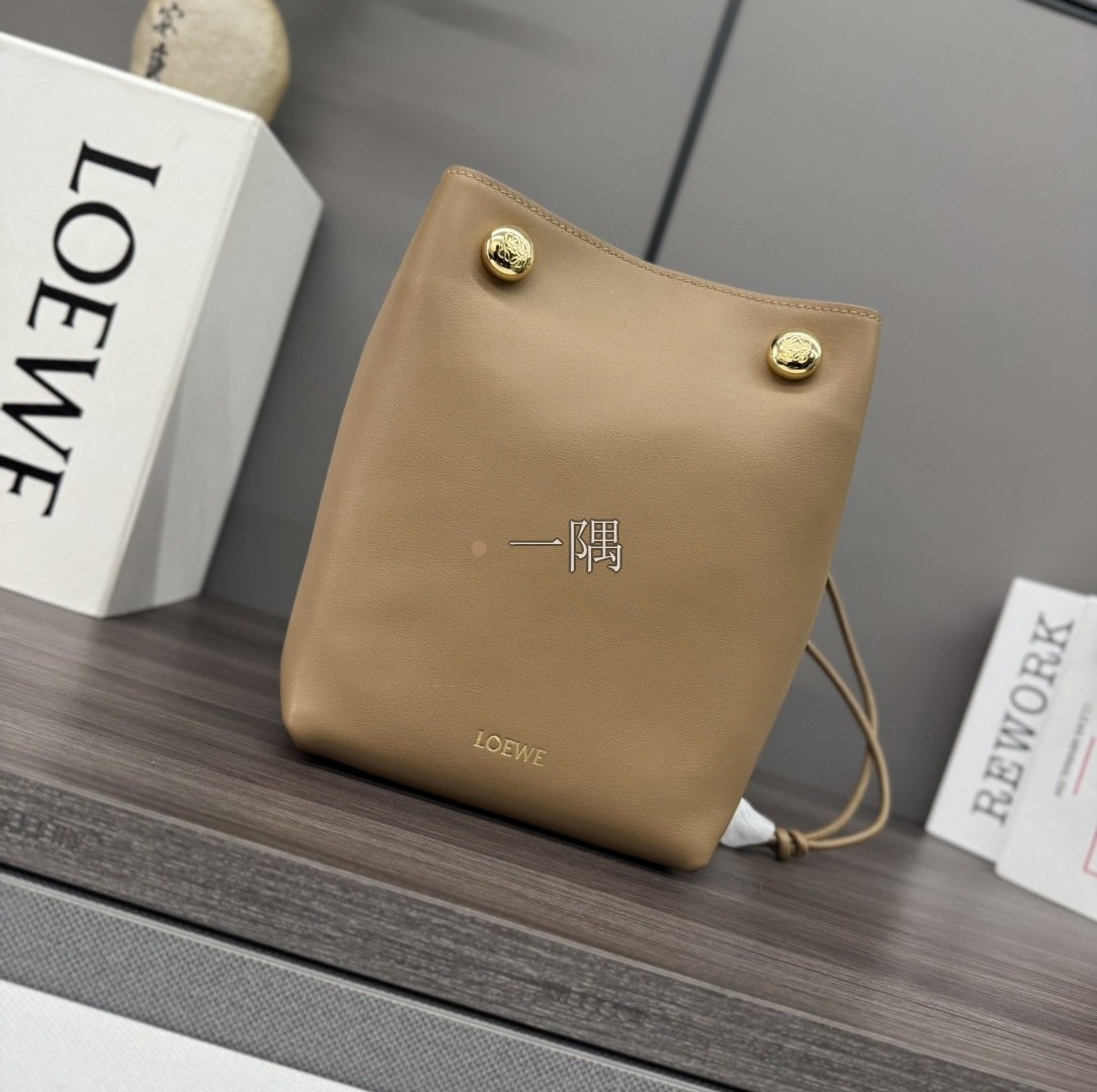 羅意威LOEWE Pebble, 迷你 棕色|012444